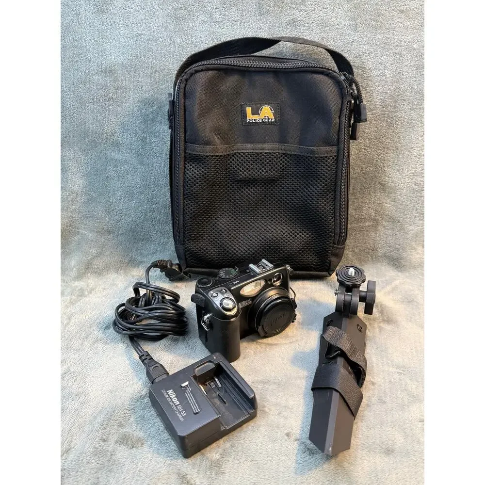 Nikon Coolpix 5400 Digital Camera Bundle Battery Charger SD Card Tripod Case